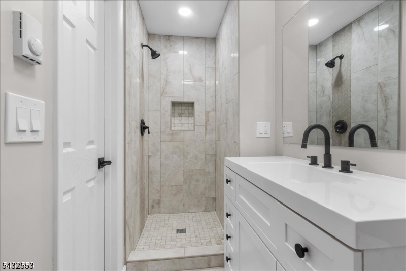 8 Cove Road Hopatcong, NJ 07843 - Photo 26 of 38