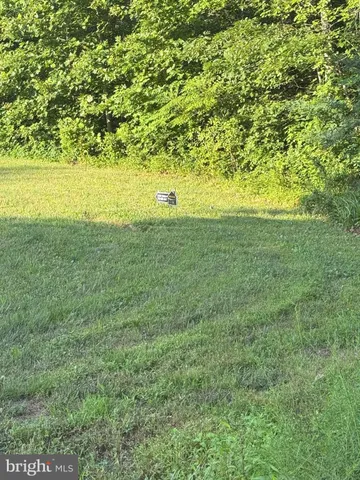 a view of a golf club with a backyard
