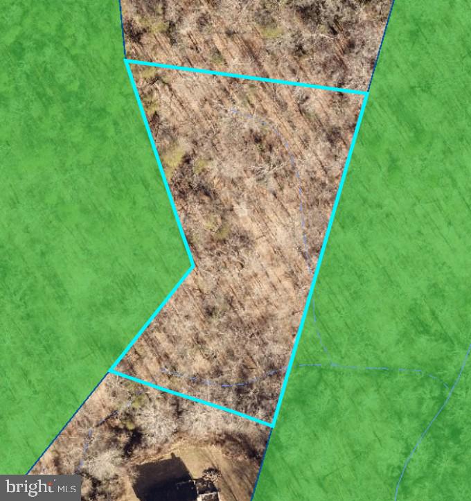 17429 Joplin Road Triangle, VA 22172 - Photo 3 of 3 a view of a golf club with a backyard