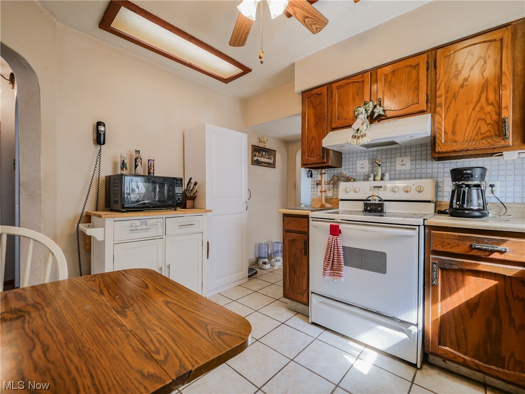 7913 Spring Garden Road Cleveland, OH 44129 - Photo 14 of 30