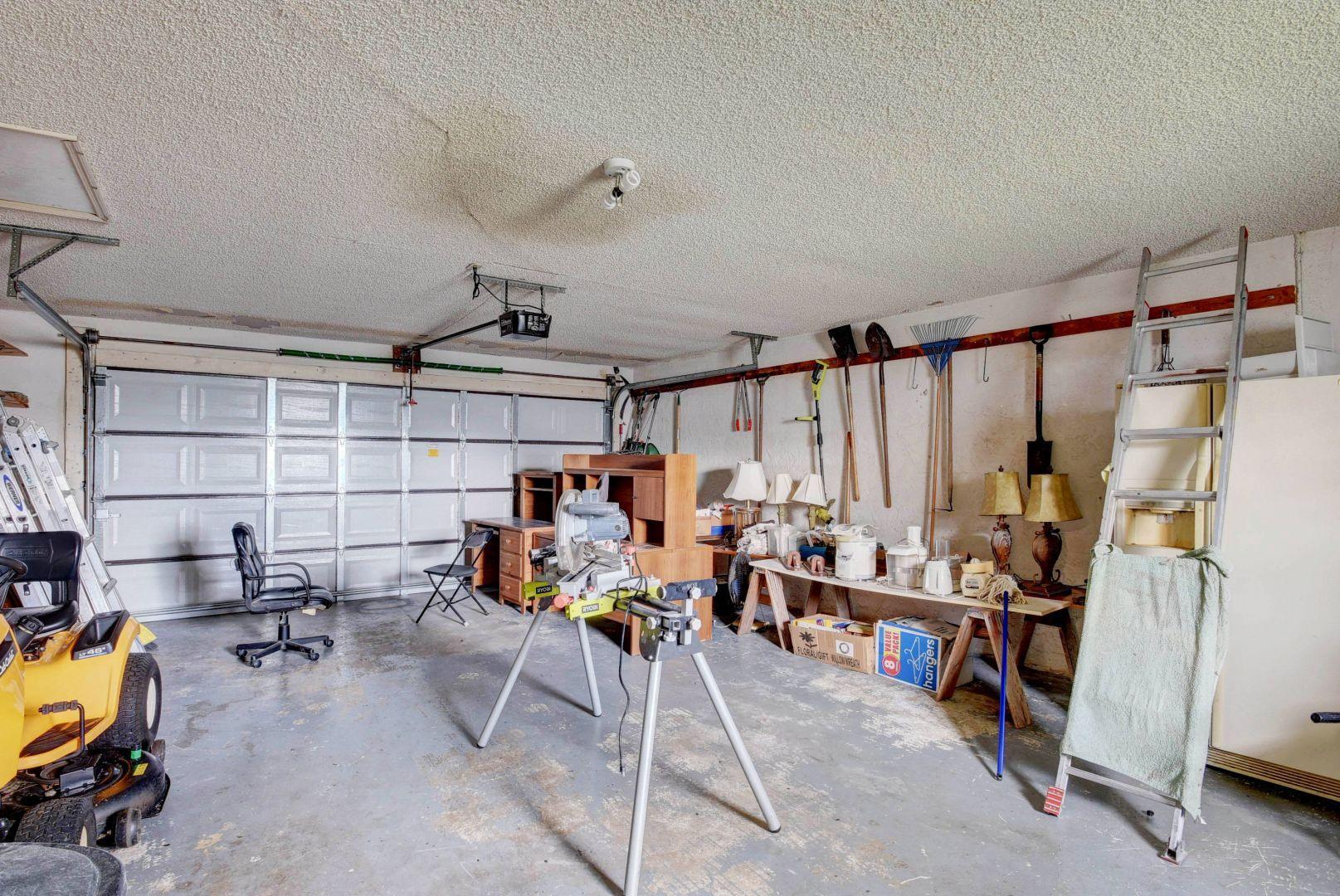 31 Barberton Road Lake Worth, FL 33467 - Photo 26 of 59 Garage