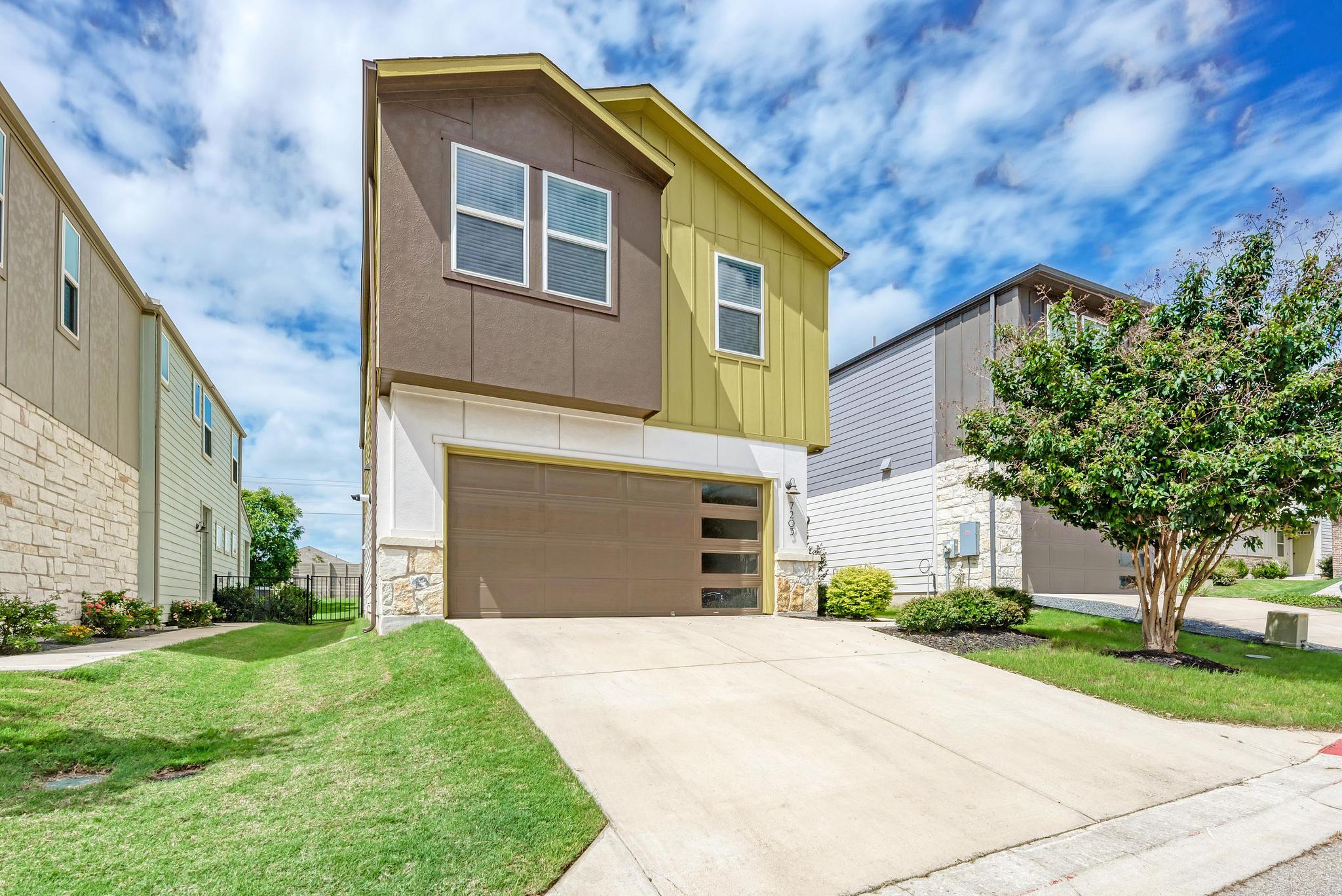 7203 Travertine Spring Drive Austin, TX 78744 - Photo 9 of 38