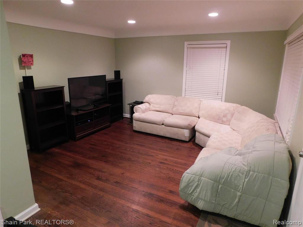 415 South Campbell Road Royal Oak, MI 48067 - Photo 5 of 38