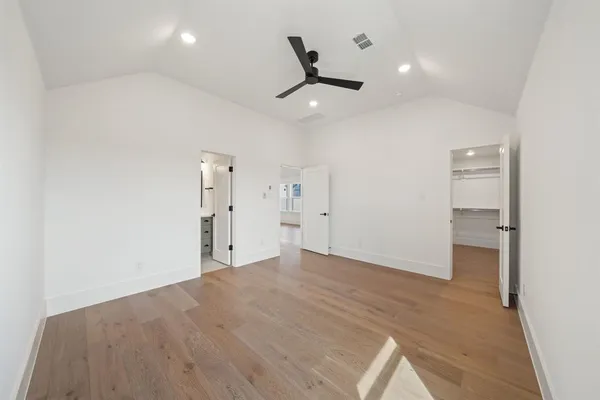 a view of empty room with ceiling fan