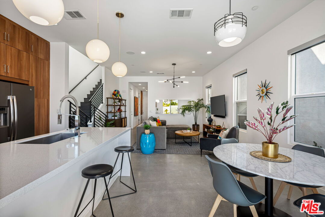 504 Paragon Loop Palm Springs, CA 92262 - Photo 6 of 19 a very nice looking dining room with a table and chairs