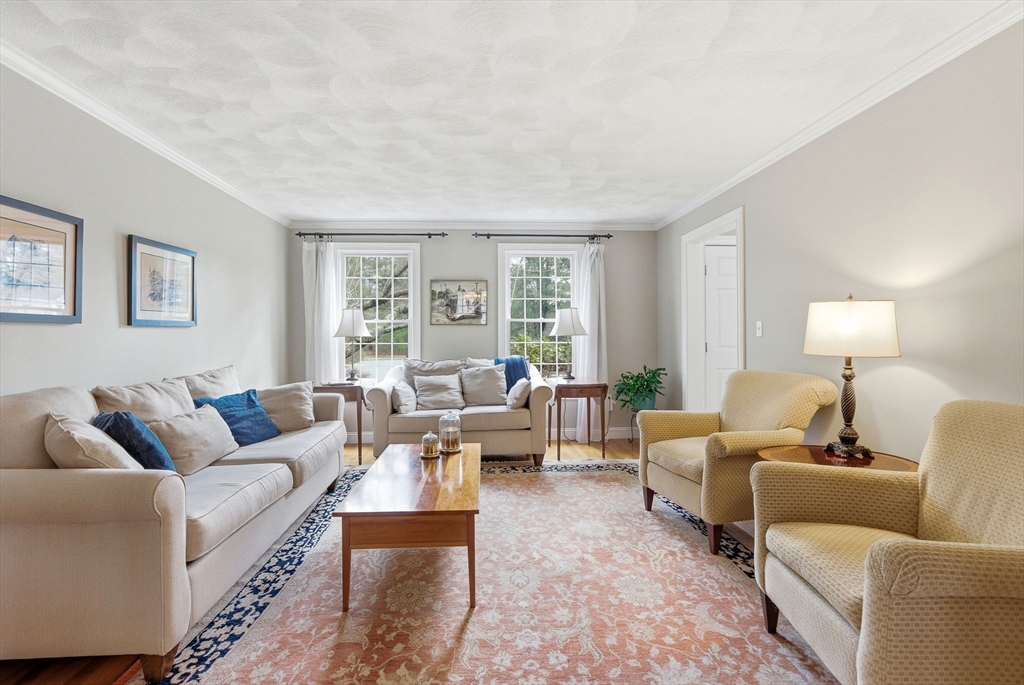 1 Selfridge Road Bedford, MA 01730 - Photo 11 of 38