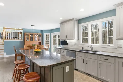 $1,728,000 | 1 Selfridge Road, Bedford, MA 01730