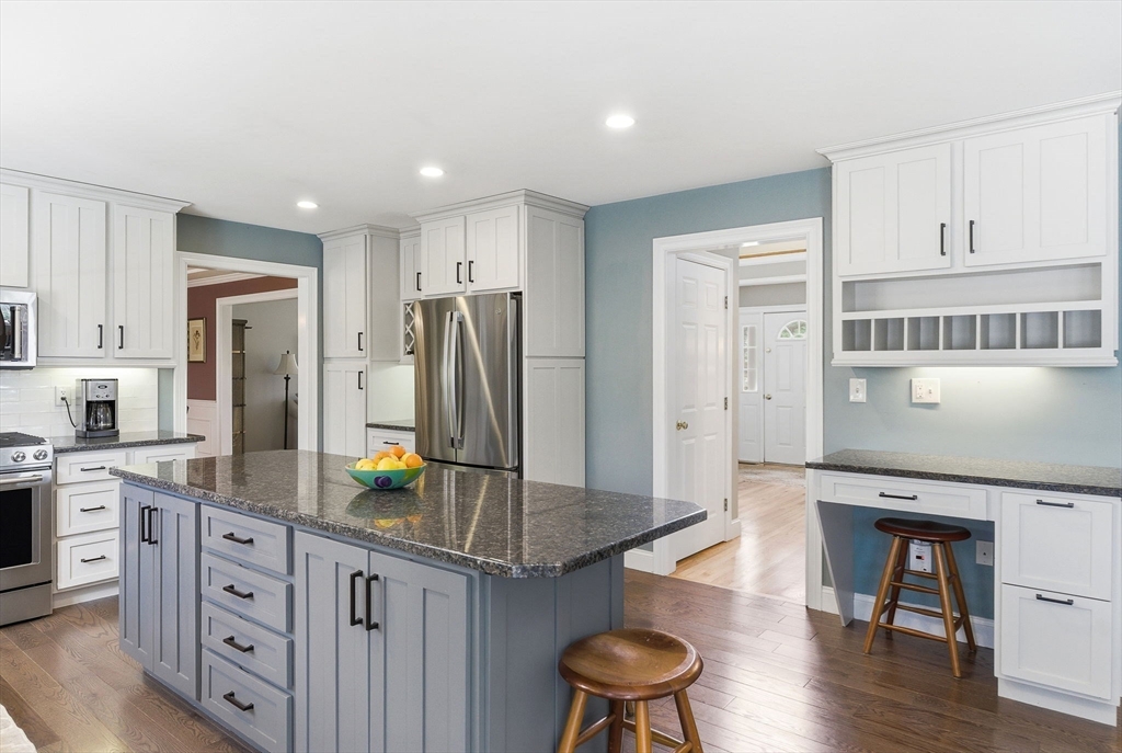 1 Selfridge Road Bedford, MA 01730 - Photo 4 of 38