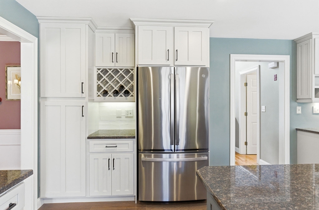 1 Selfridge Road Bedford, MA 01730 - Photo 5 of 38