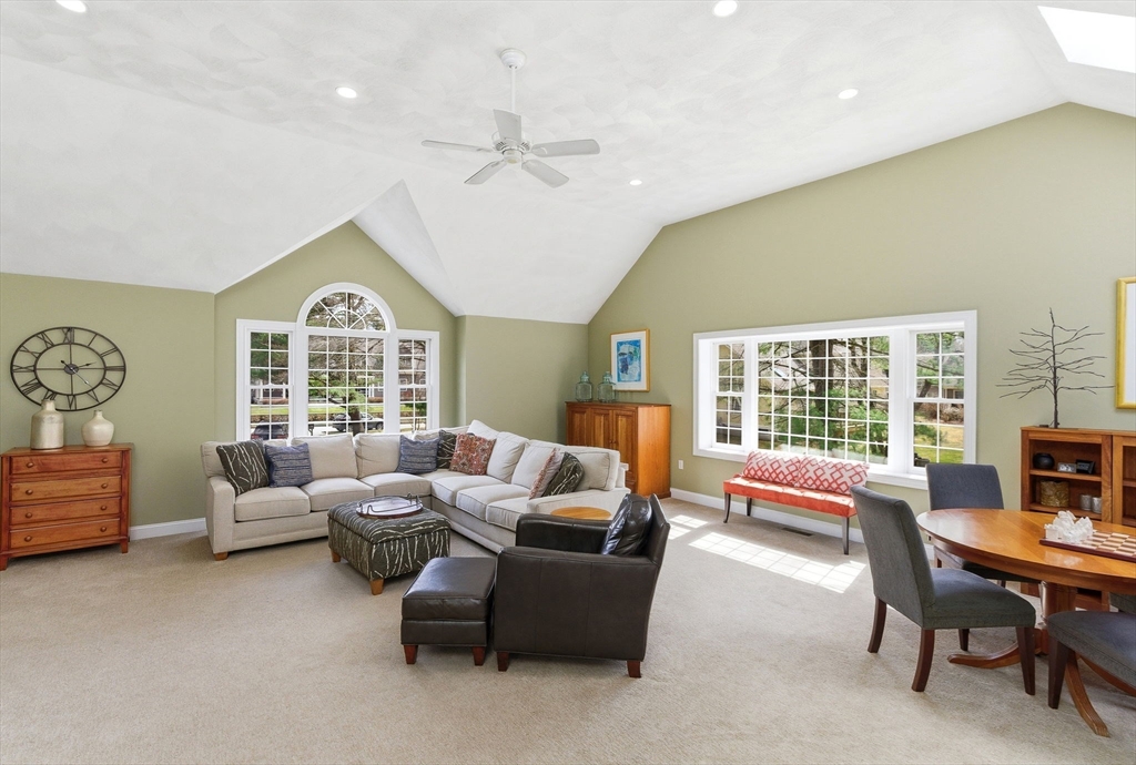 1 Selfridge Road Bedford, MA 01730 - Photo 7 of 38