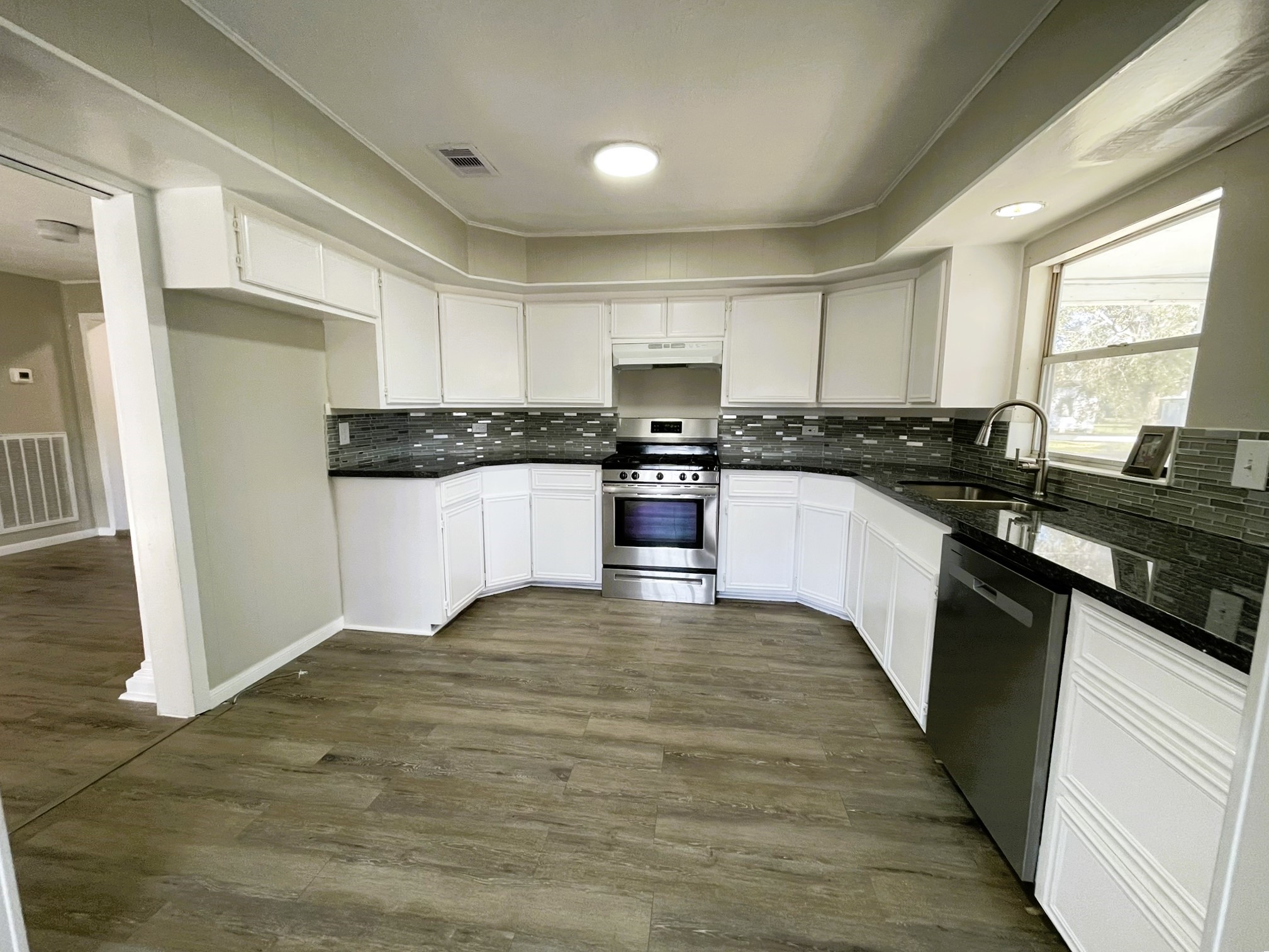 104 County Road 2401 Hull, TX 77564 - Photo 13 of 40 Kitchen