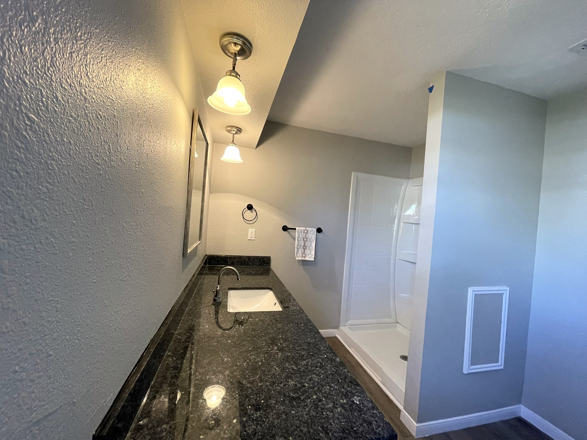 104 County Road 2401 Hull, TX 77564 - Photo 28 of 40 Main bathroom