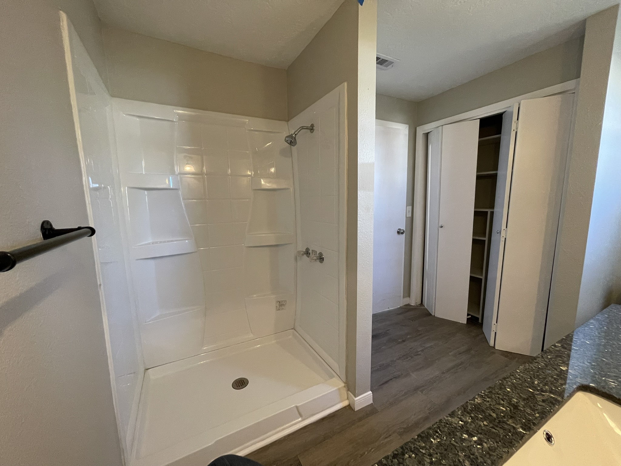 104 County Road 2401 Hull, TX 77564 - Photo 30 of 40 Main bathroom