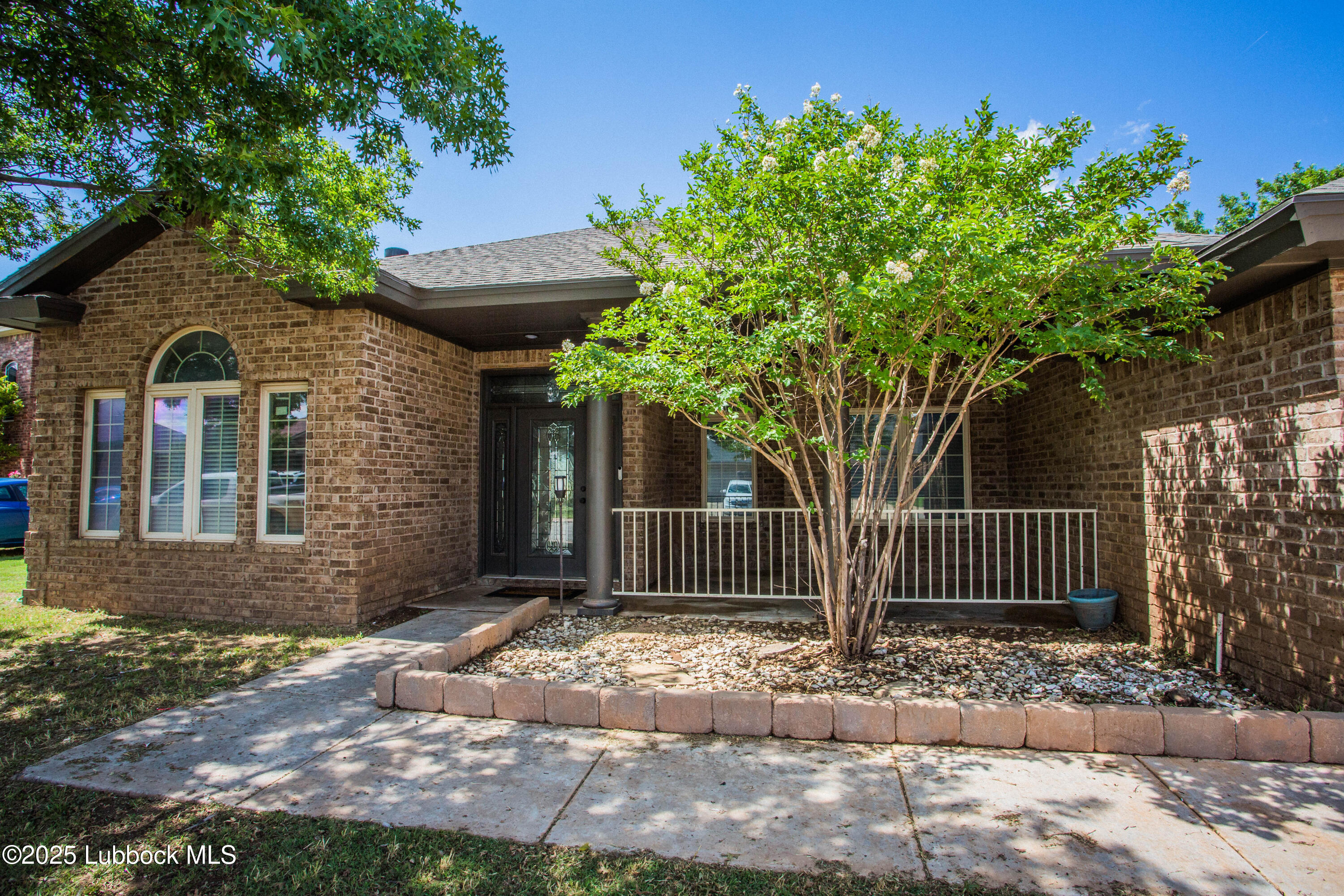 616 North 8th Street Wolfforth, TX 79382 - Photo 6 of 50 a front view of a house with garden