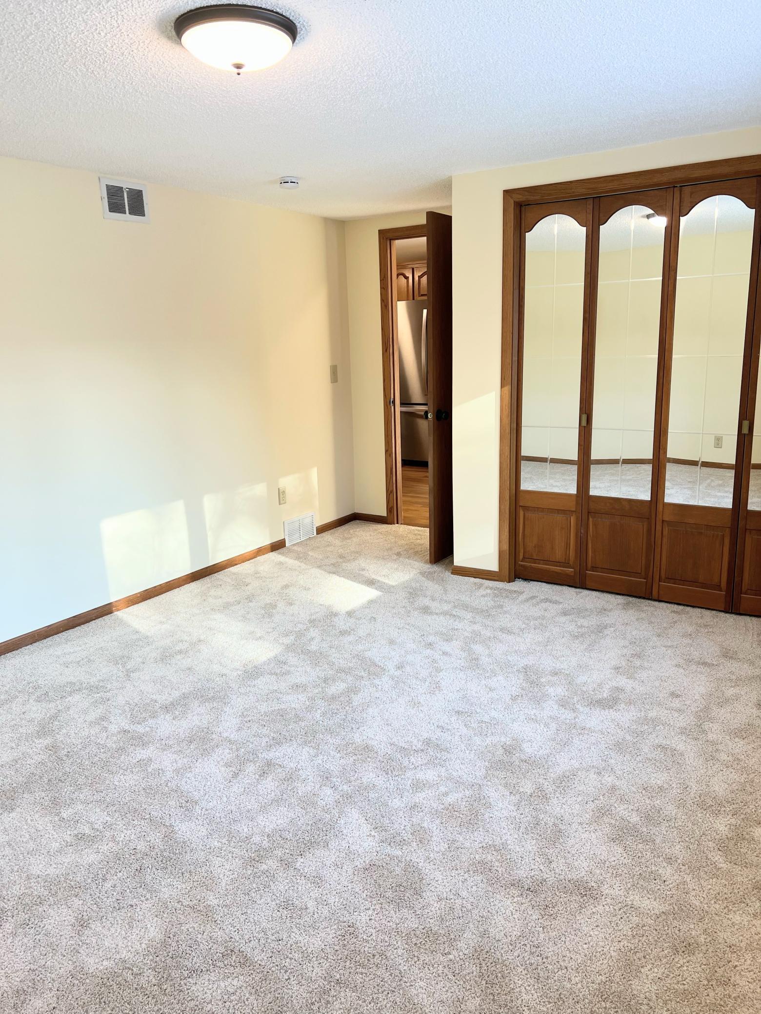 1670 Stillwater Street St. Paul, MN 55110 - Photo 11 of 32