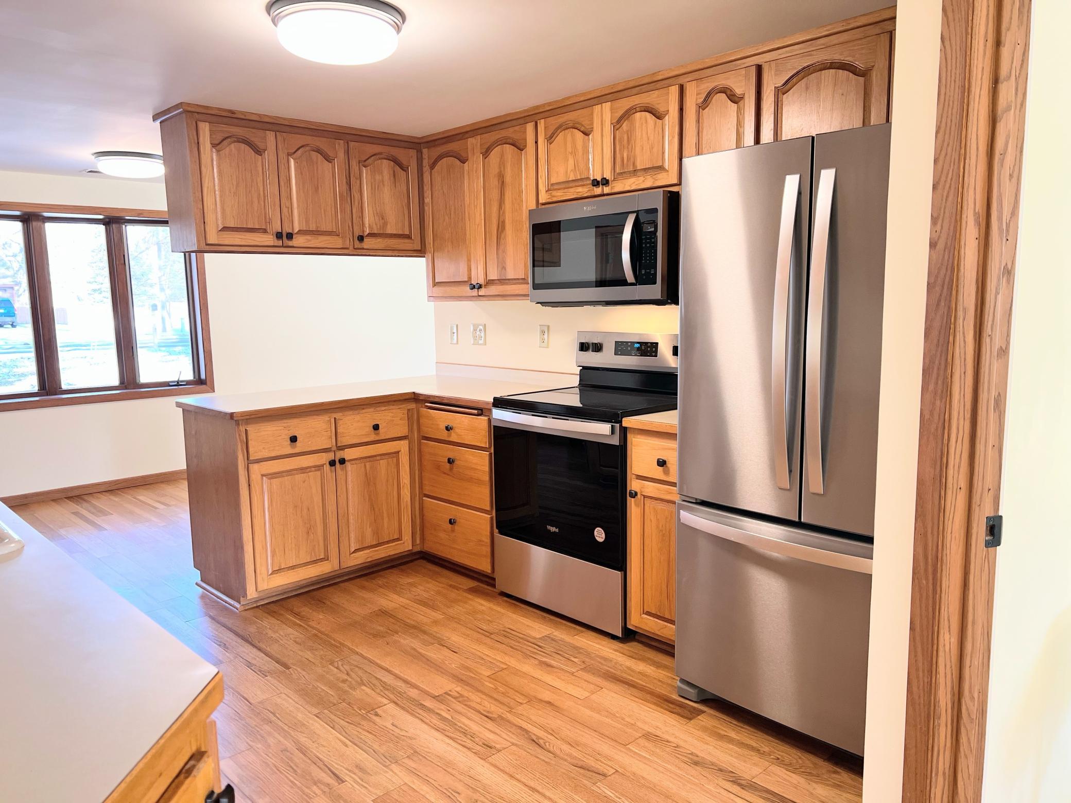 1670 Stillwater Street St. Paul, MN 55110 - Photo 2 of 32