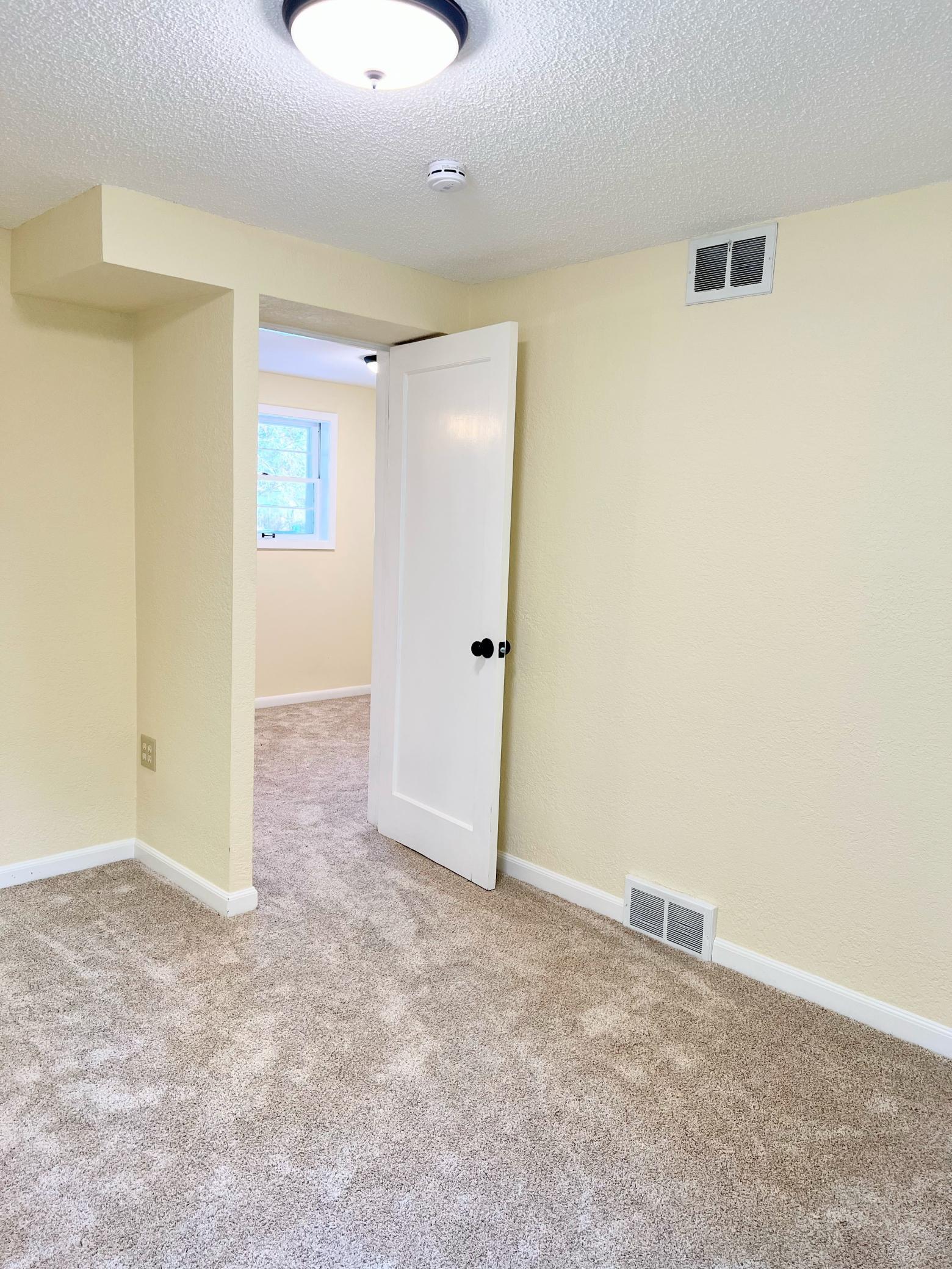 1670 Stillwater Street St. Paul, MN 55110 - Photo 22 of 32