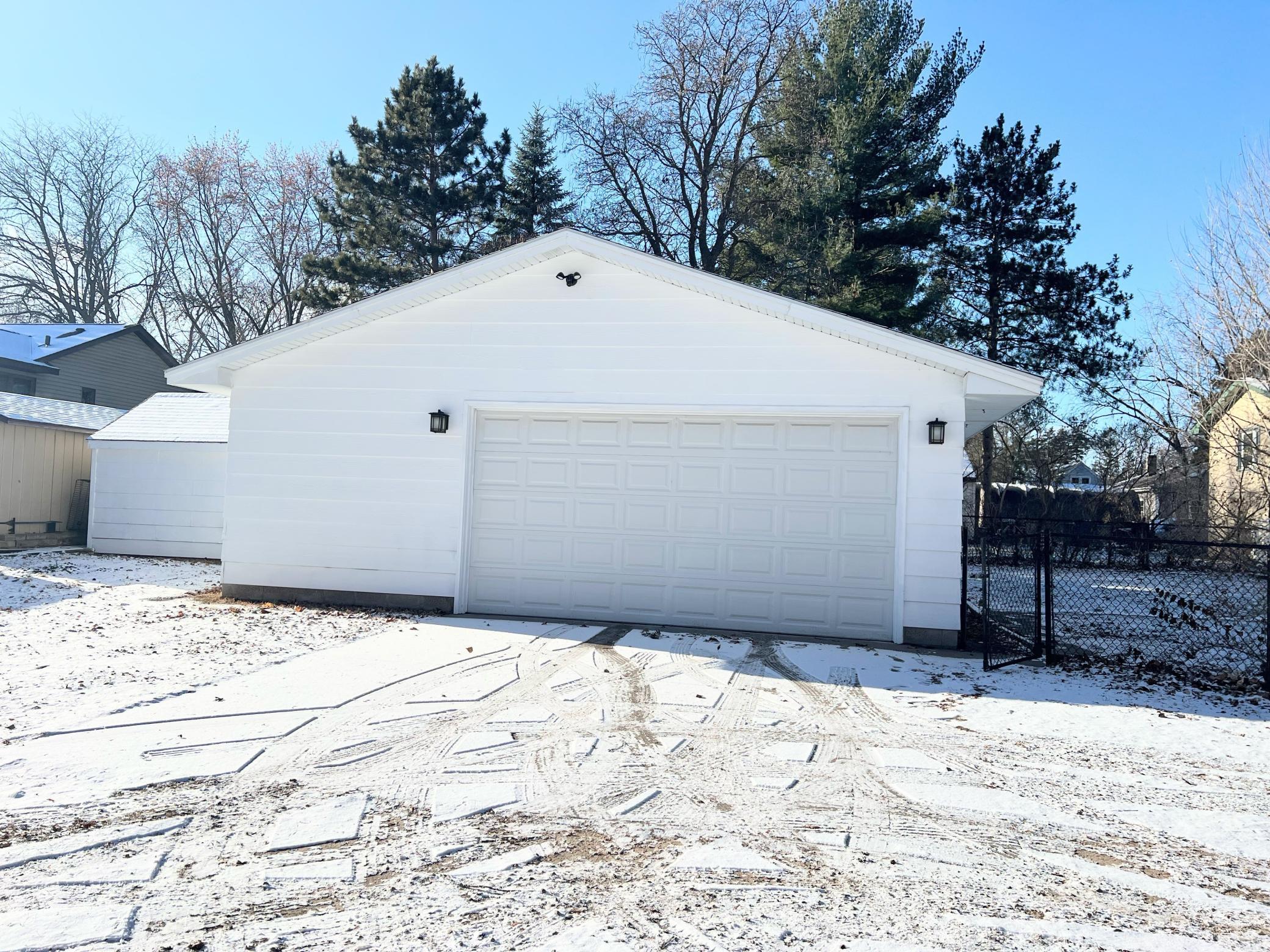 1670 Stillwater Street St. Paul, MN 55110 - Photo 29 of 32