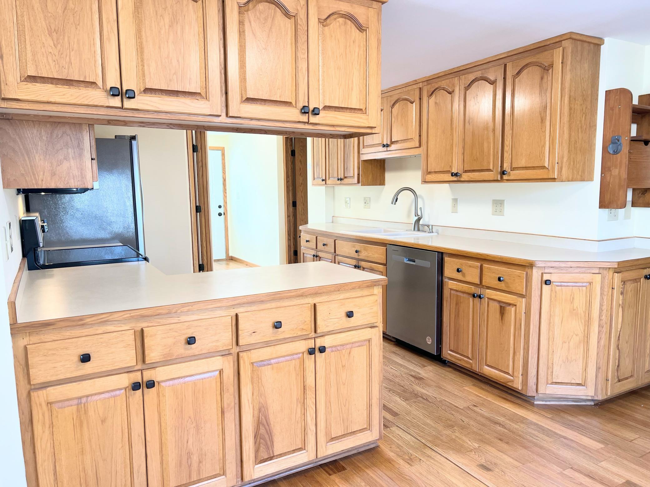 1670 Stillwater Street St. Paul, MN 55110 - Photo 5 of 32