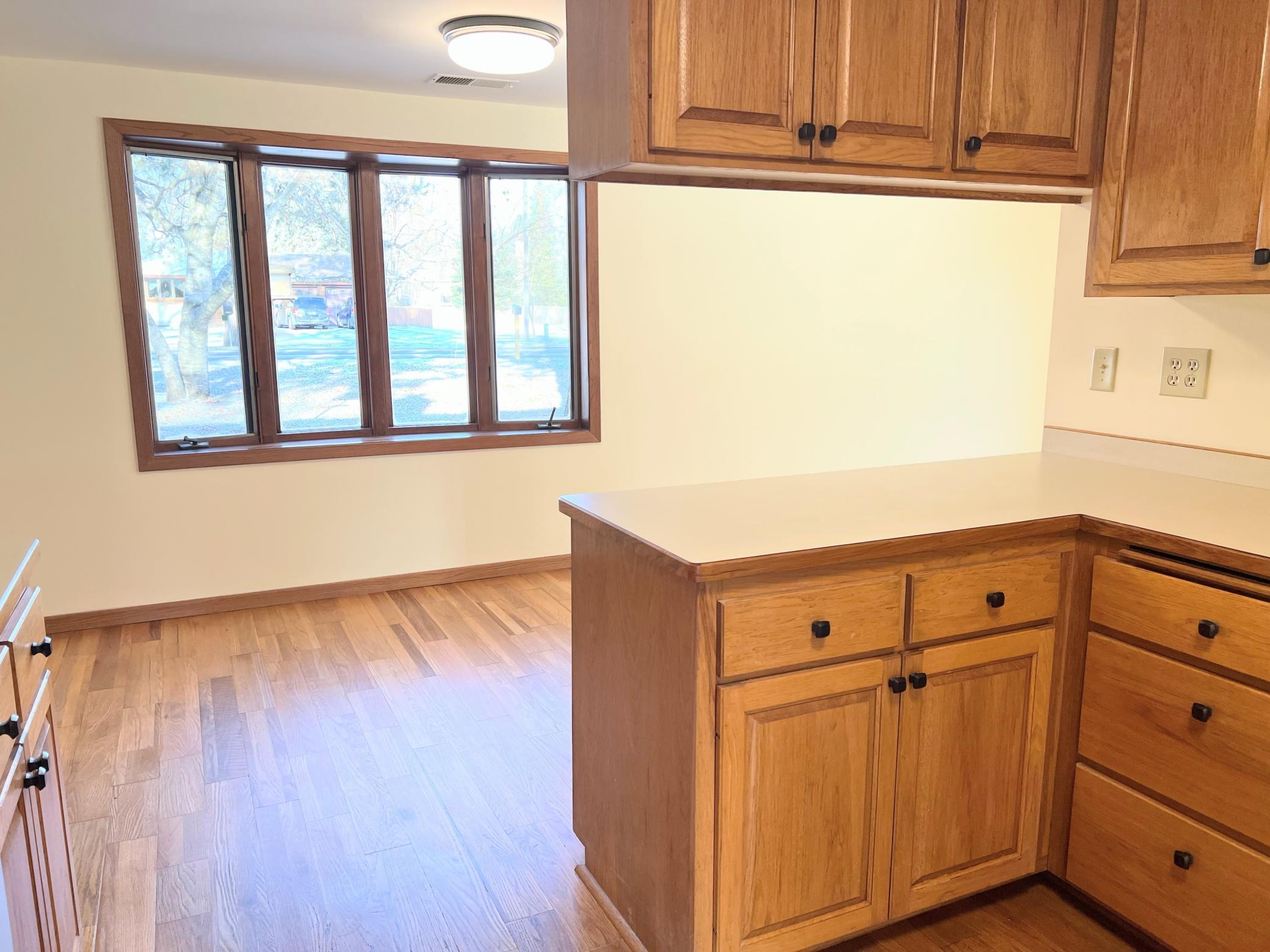 1670 Stillwater Street St. Paul, MN 55110 - Photo 6 of 32