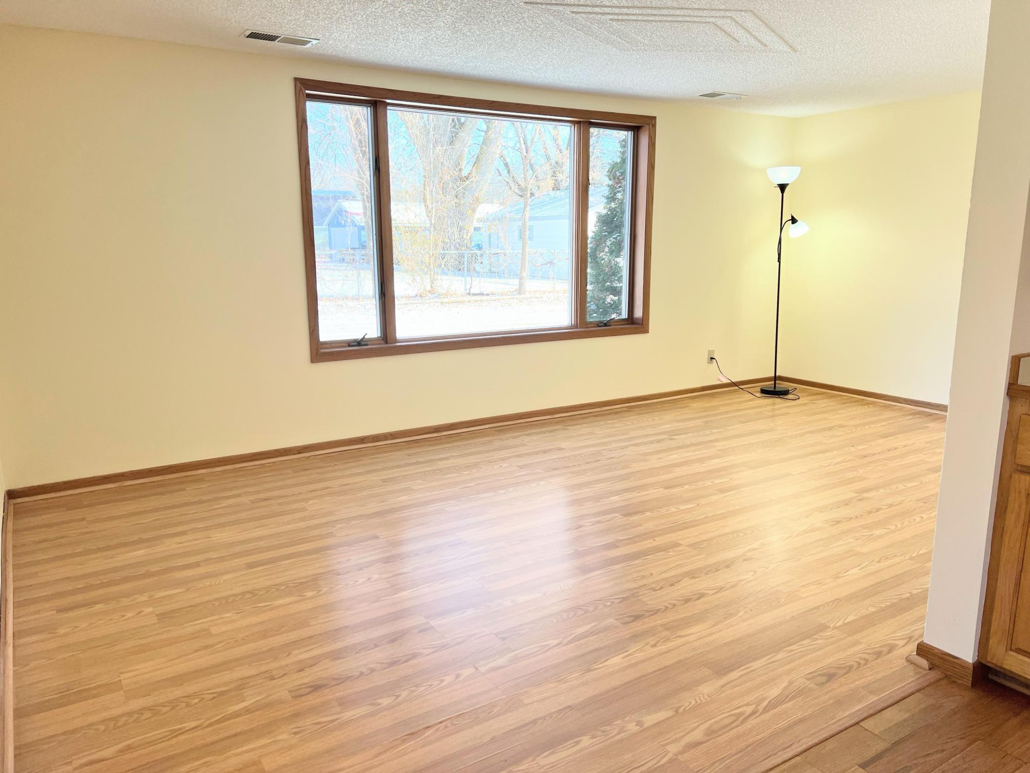 1670 Stillwater Street St. Paul, MN 55110 - Photo 7 of 32