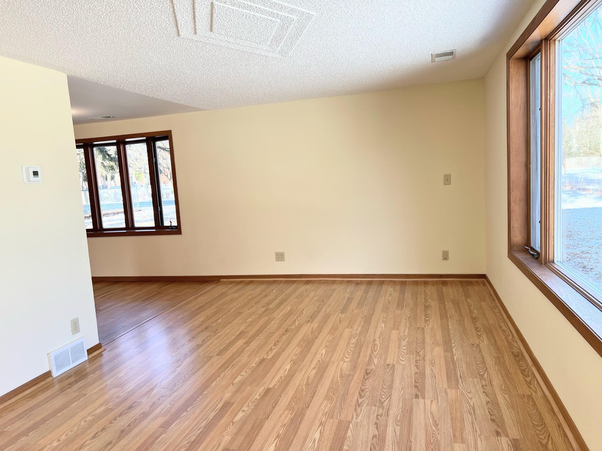 1670 Stillwater Street St. Paul, MN 55110 - Photo 8 of 32