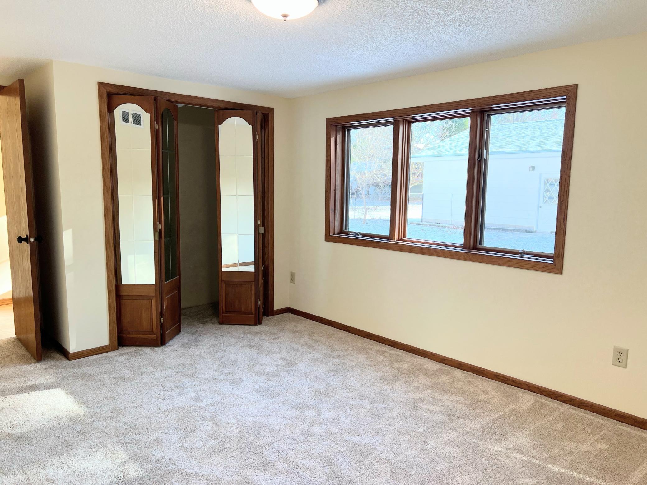 1670 Stillwater Street St. Paul, MN 55110 - Photo 10 of 32