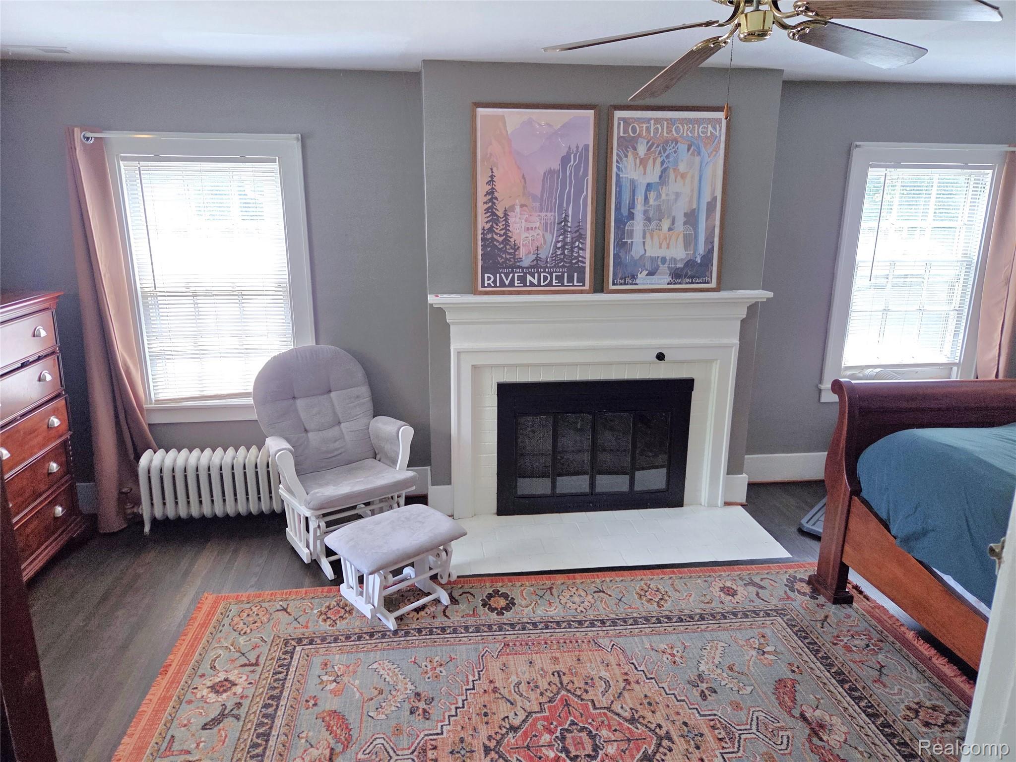 205 East Iroquois Road Pontiac, MI 48341 - Photo 13 of 25 working wood-burning fireplace