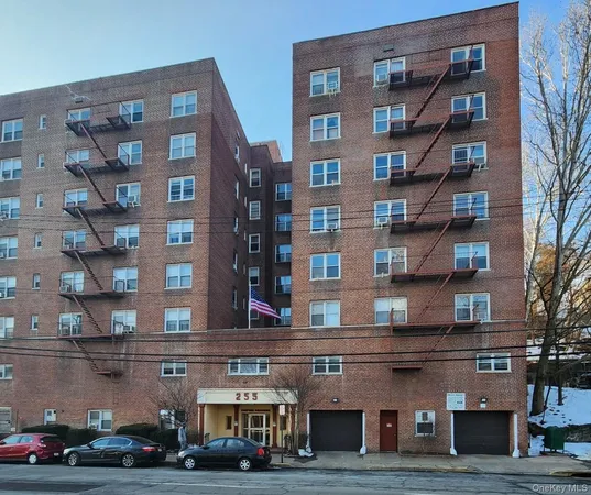 $2,250 | 255 Bronx River Road, Unit 4R, Yonkers, NY 10704