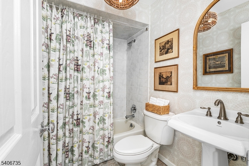 18 Harding Terrace Morristown, NJ 07960 - Photo 8 of 36