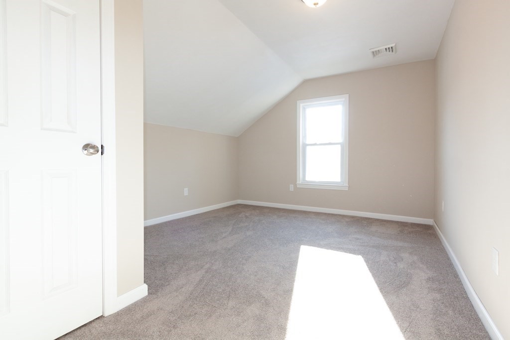 427 Putnam Hill Road Sutton, MA 01590 - Photo 12 of 18