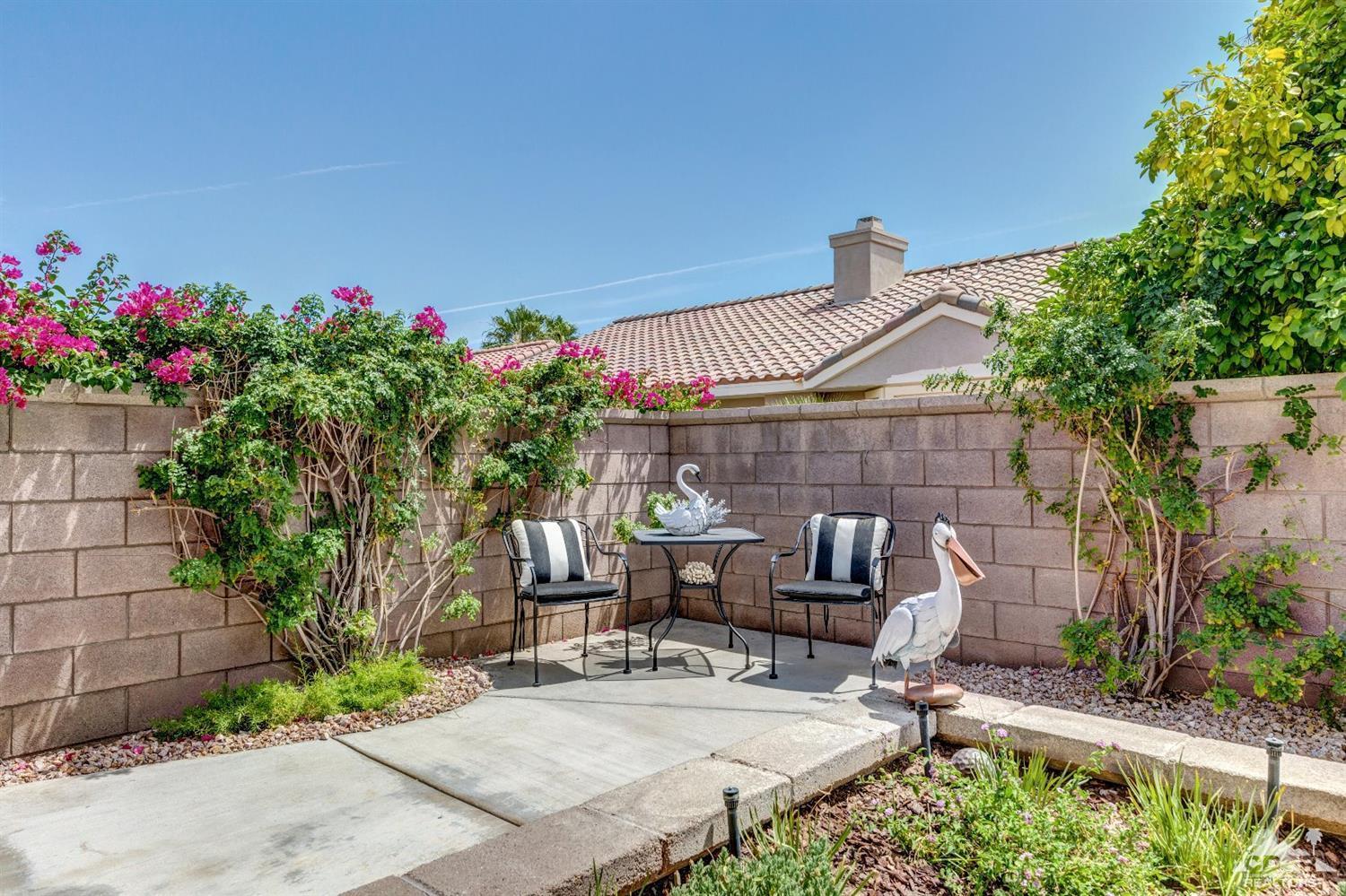 78087 Hunter Point Road Palm Desert, CA 92211 - Photo 30 of 37 a front view of a house with a yard