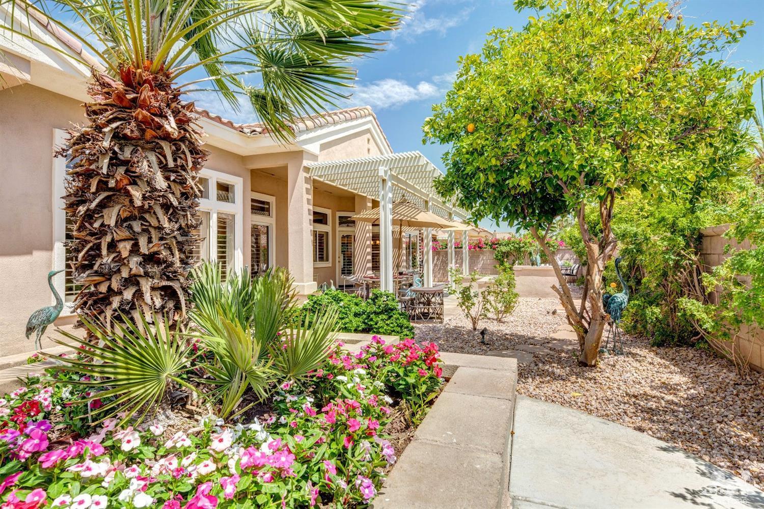 78087 Hunter Point Road Palm Desert, CA 92211 - Photo 32 of 37 a front view of a house with a garden