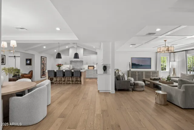 $3,899,999 | 4636 East Calle Ventura, Phoenix, AZ 85018