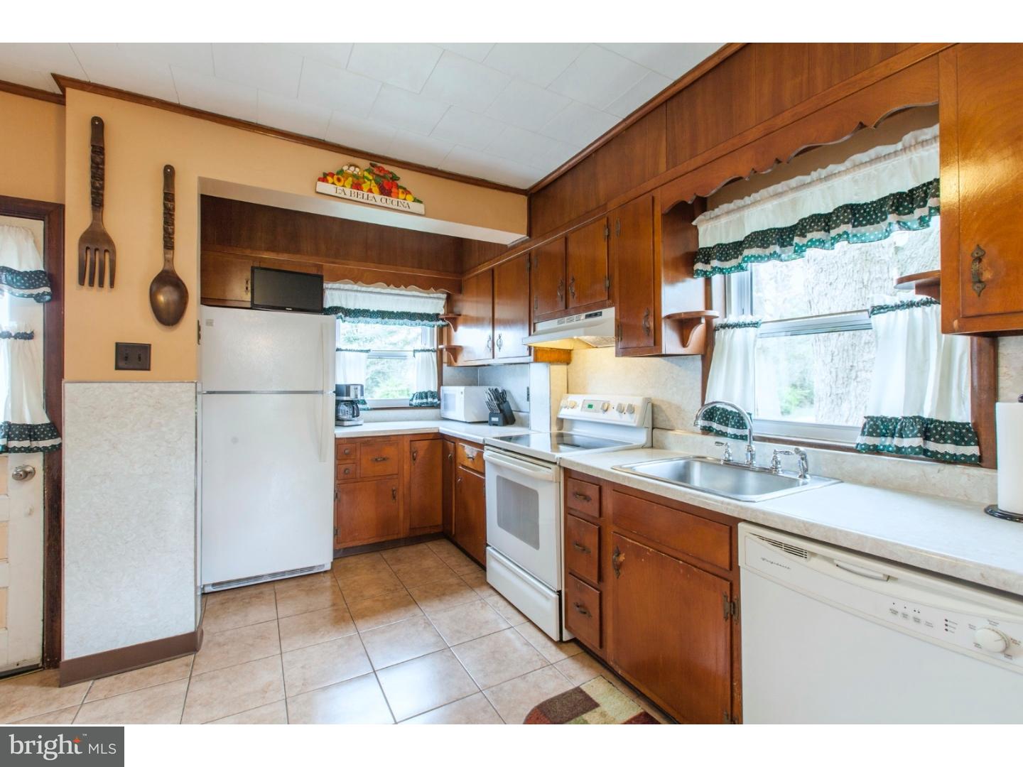 214 Stanton Road Havertown, PA 19083 - Photo 8 of 23 Gallery Image 8
