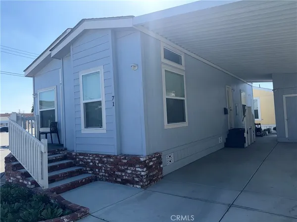 a entryway view with a sitting space