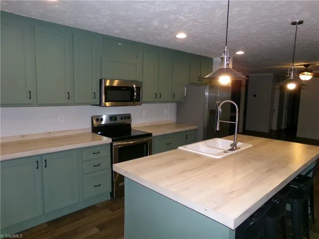 $1,200 | 527 Sam Marion Road, Pinnacle, NC 27043