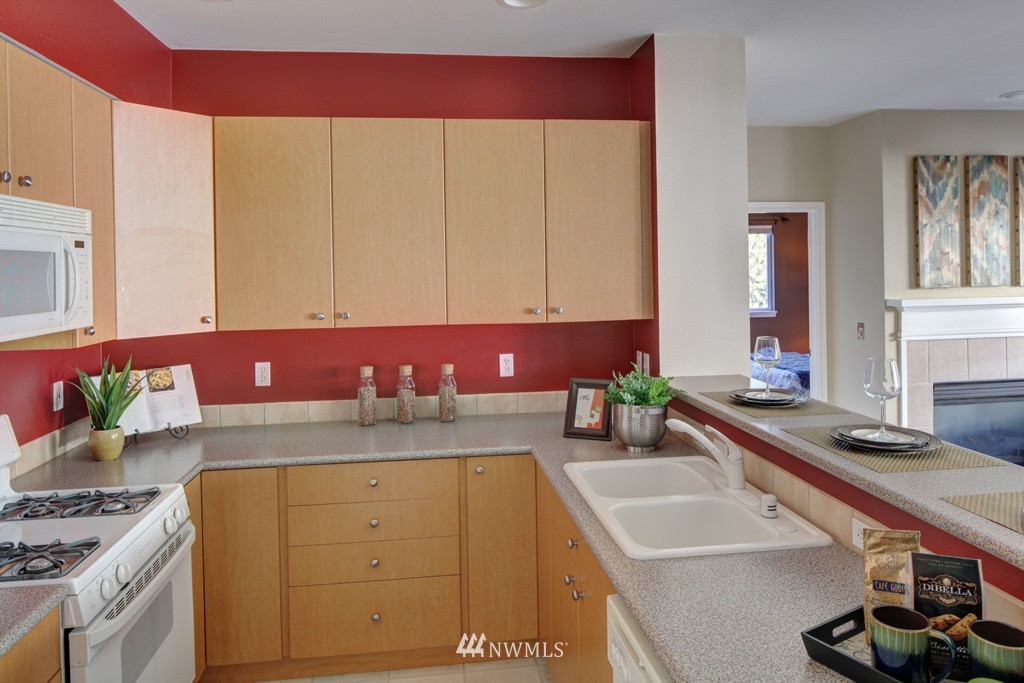 5025 Davis Place South, Unit H Renton, WA 98055 - Photo 7 of 14 Gallery Image 7