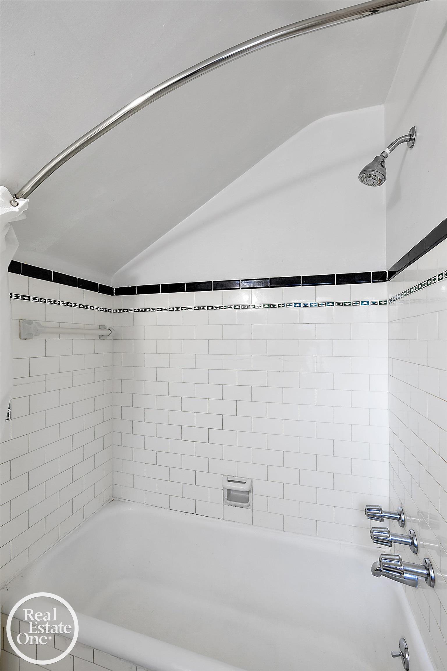 277 Merriweather Road Grosse Pointe Farms, MI 48236 - Photo 19 of 51