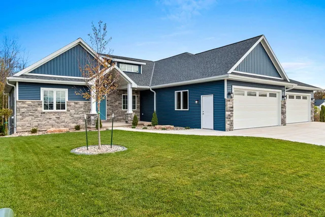 $849,900 | 2534 North Stellita Circle, De Pere, WI 54115