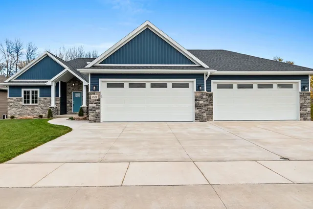 $849,900 | 2534 North Stellita Circle, De Pere, WI 54115