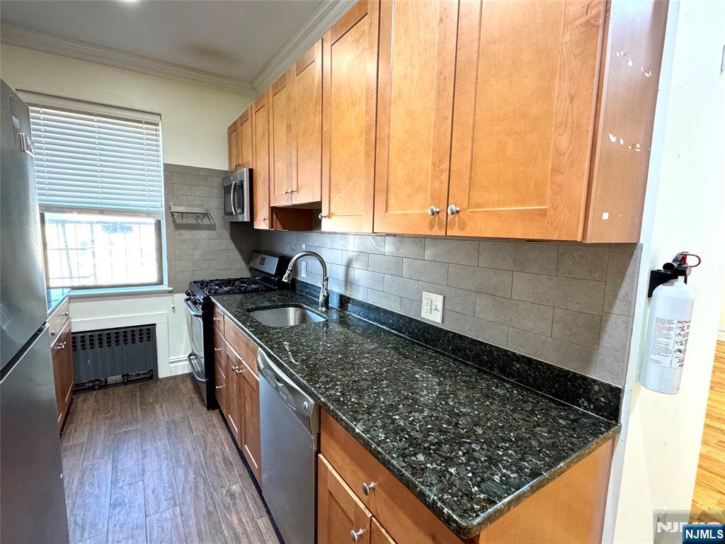 855 Broad Avenue, Unit B2 Ridgefield, NJ 07657 - Photo 4 of 18 Gallery Image 4