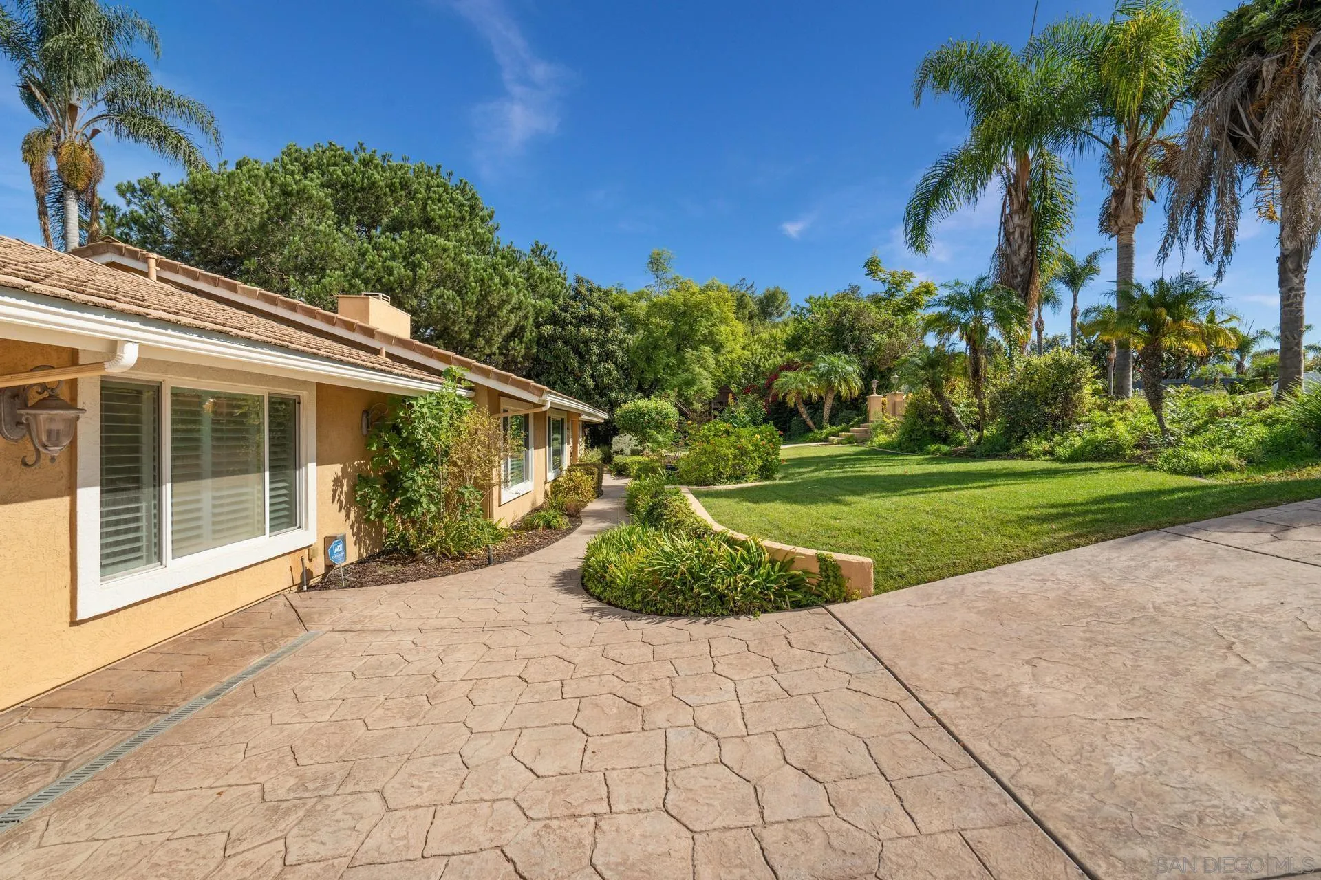 13678 Orchard Gate Road Poway, CA 92064 - Photo 3 of 29 a view of a backyard