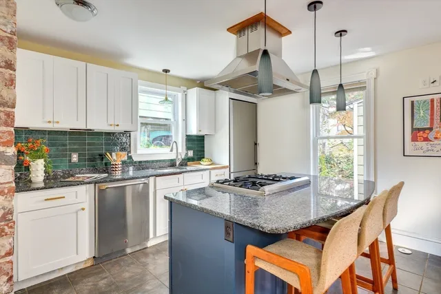 $879,000 | 33 Line Street, Unit 1, Cambridge, MA 02138