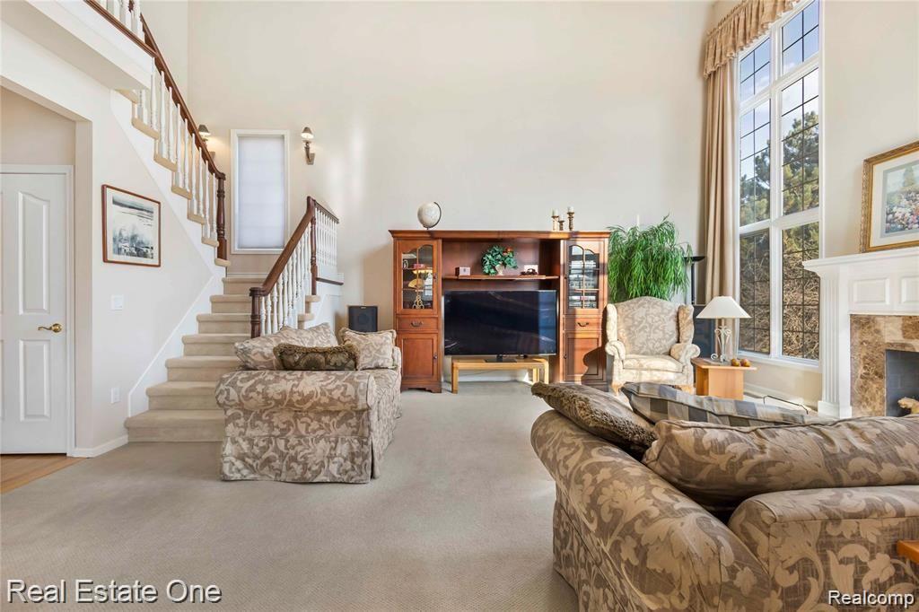 2049 Mapleridge Road Rochester Hills, MI 48309 - Photo 9 of 38