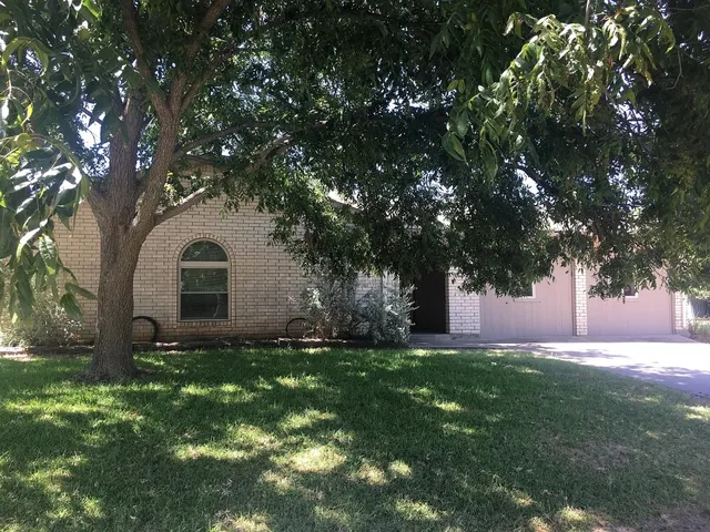 $235,000 | 121 Bruce Street, Brady, TX 76825