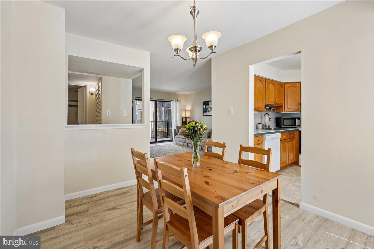 17810 Buehler Road, Unit 2C4 Olney, MD 20832 - Photo 11 of 31 Bright and inviting dining space.