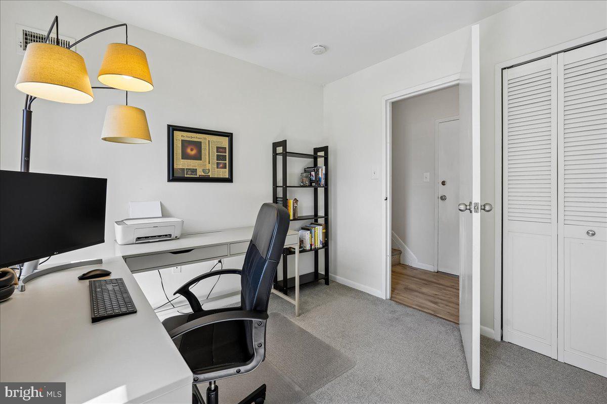 17810 Buehler Road, Unit 2C4 Olney, MD 20832 - Photo 20 of 31 Bright and inviting home office space.