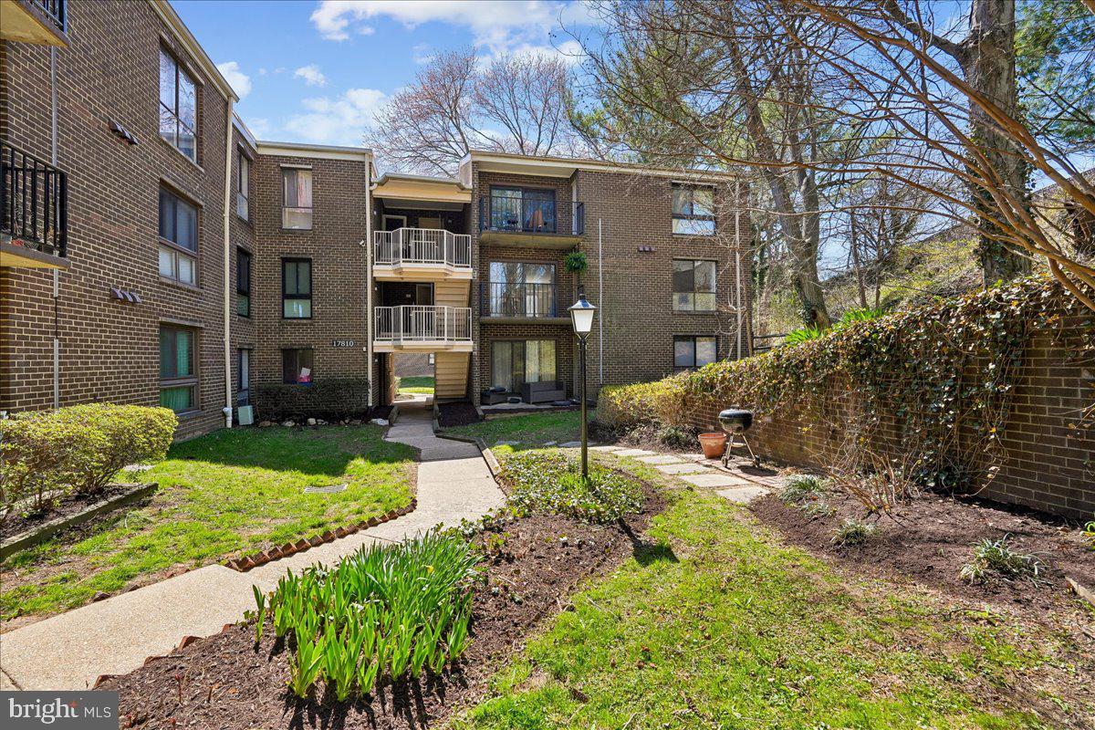 17810 Buehler Road, Unit 2C4 Olney, MD 20832 - Photo 22 of 31 Charming courtyard in a serene setting.