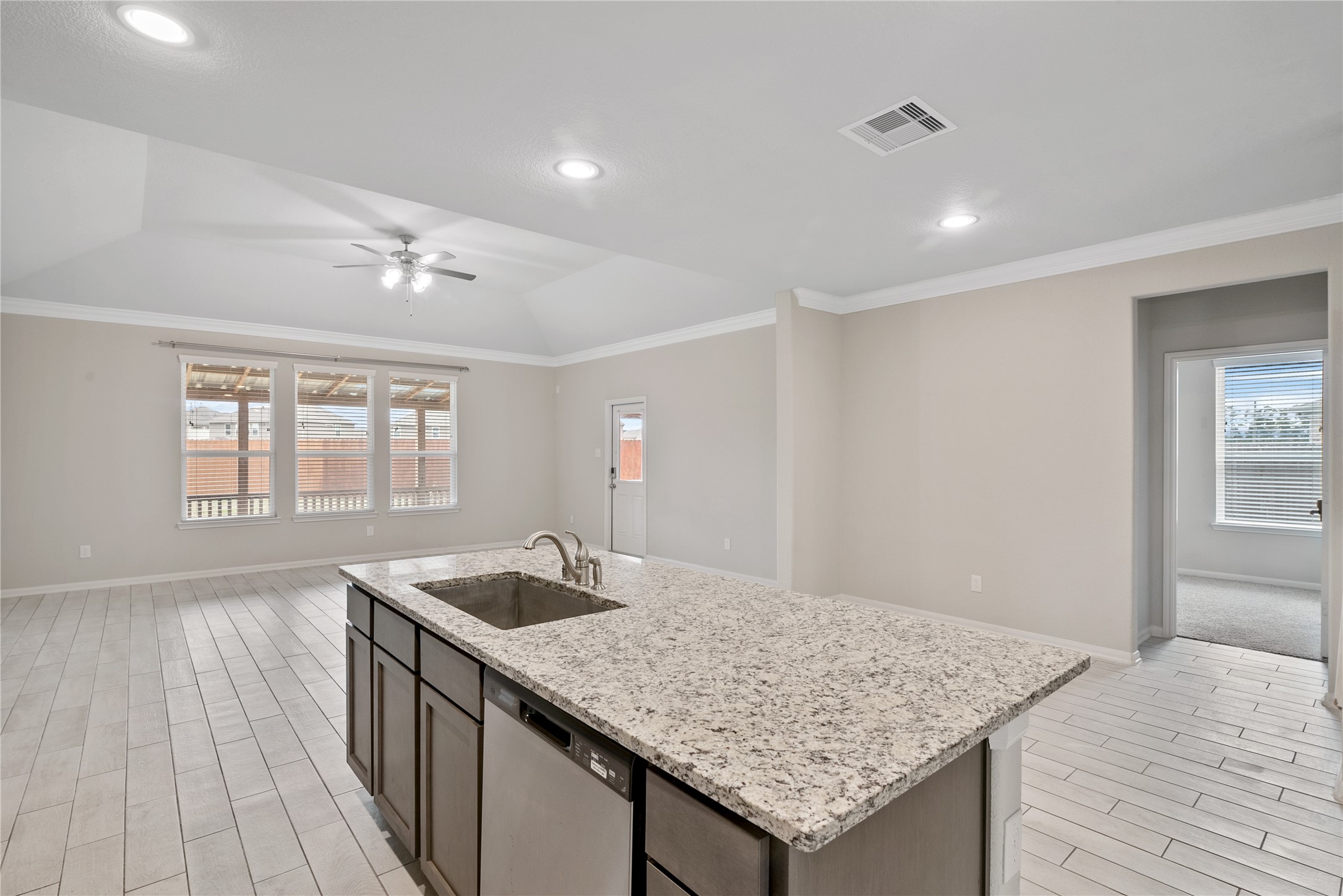 16320 Olive Sparrow Drive Conroe, TX 77385 - Photo 10 of 40